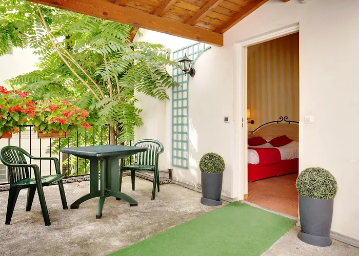 Hotel Delambre 3*