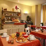 Delambre Hotel 3*